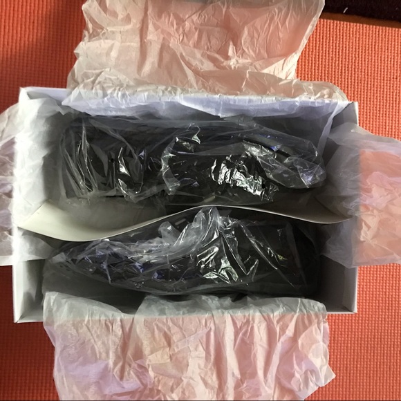 Calvin Klein shoes - Picture 3 of 4